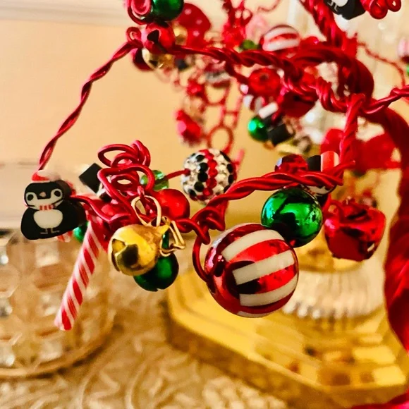 Red festive Christmas tree - Picture 3 of 5